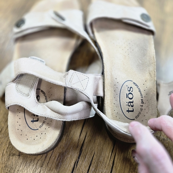 Taos Pioneer Leather Comfort Sandals - Picture 10 of 11